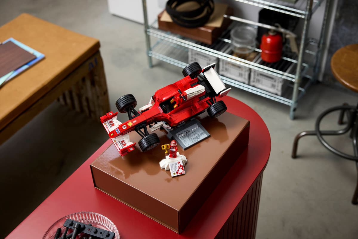 Lego Icons Ferrari F2004 & Michael Schumacher 11375