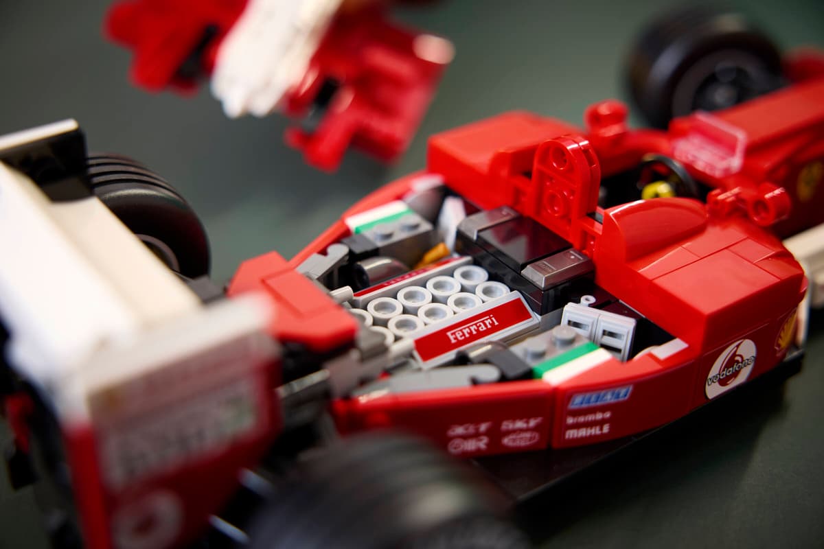 Lego Icons Ferrari F2004 & Michael Schumacher 11375
