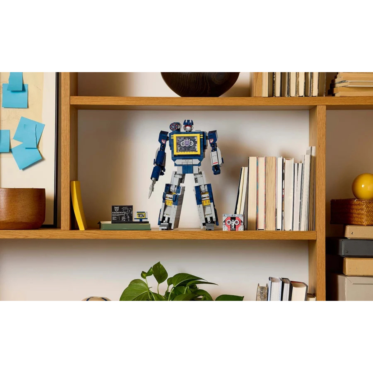 Lego Icons Transformers: Soundwave (10358)