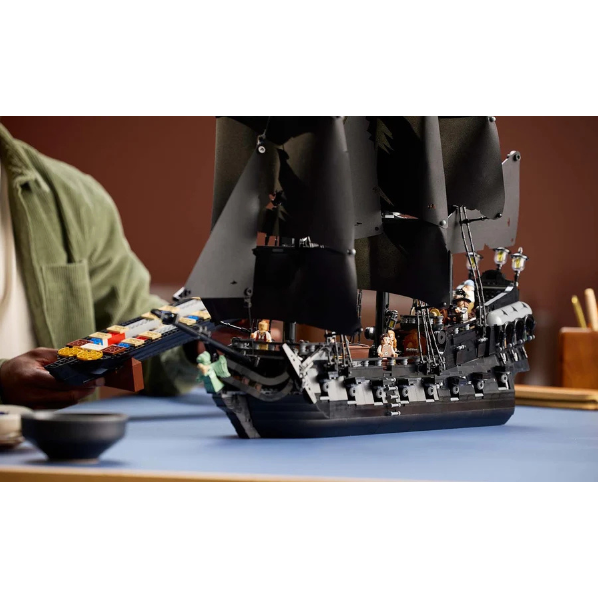 Lego Icons Captain Jack Sparrow's Pirate Ship (10365)
