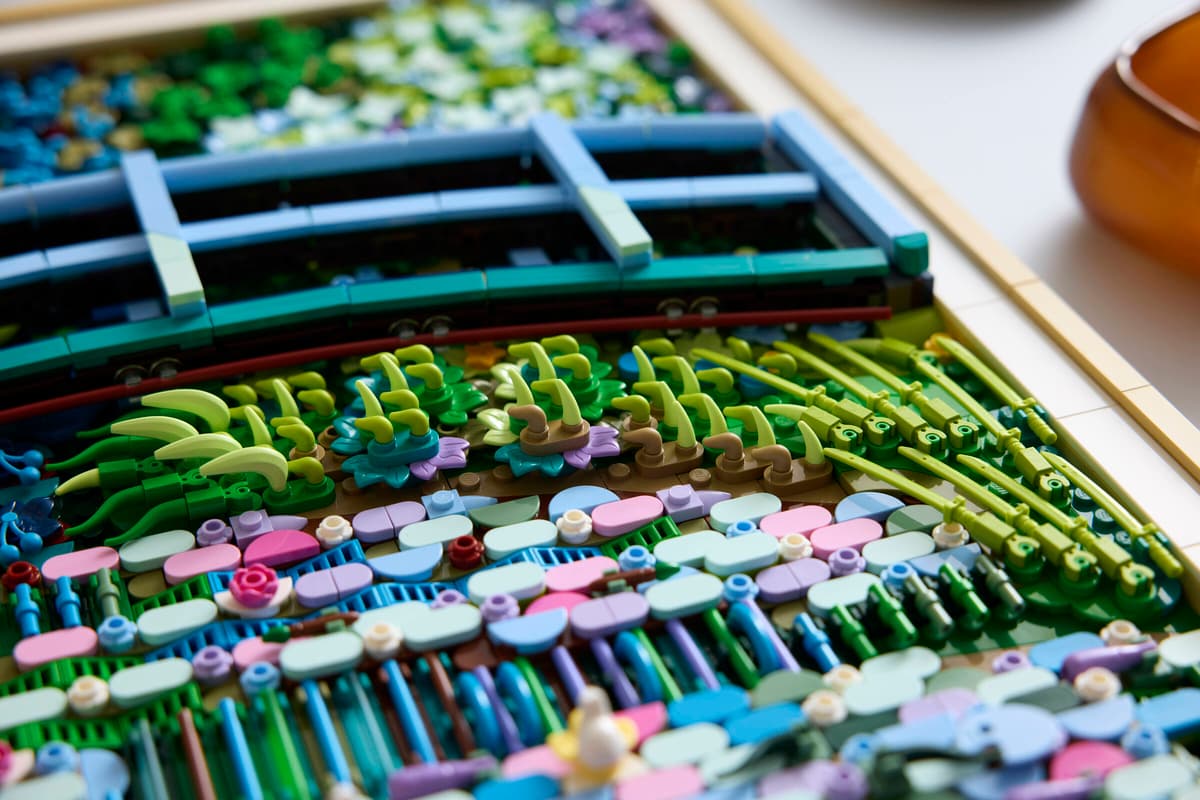 Lego Art Claude Monet – Bridge over a Pond of Water Lilies 31220