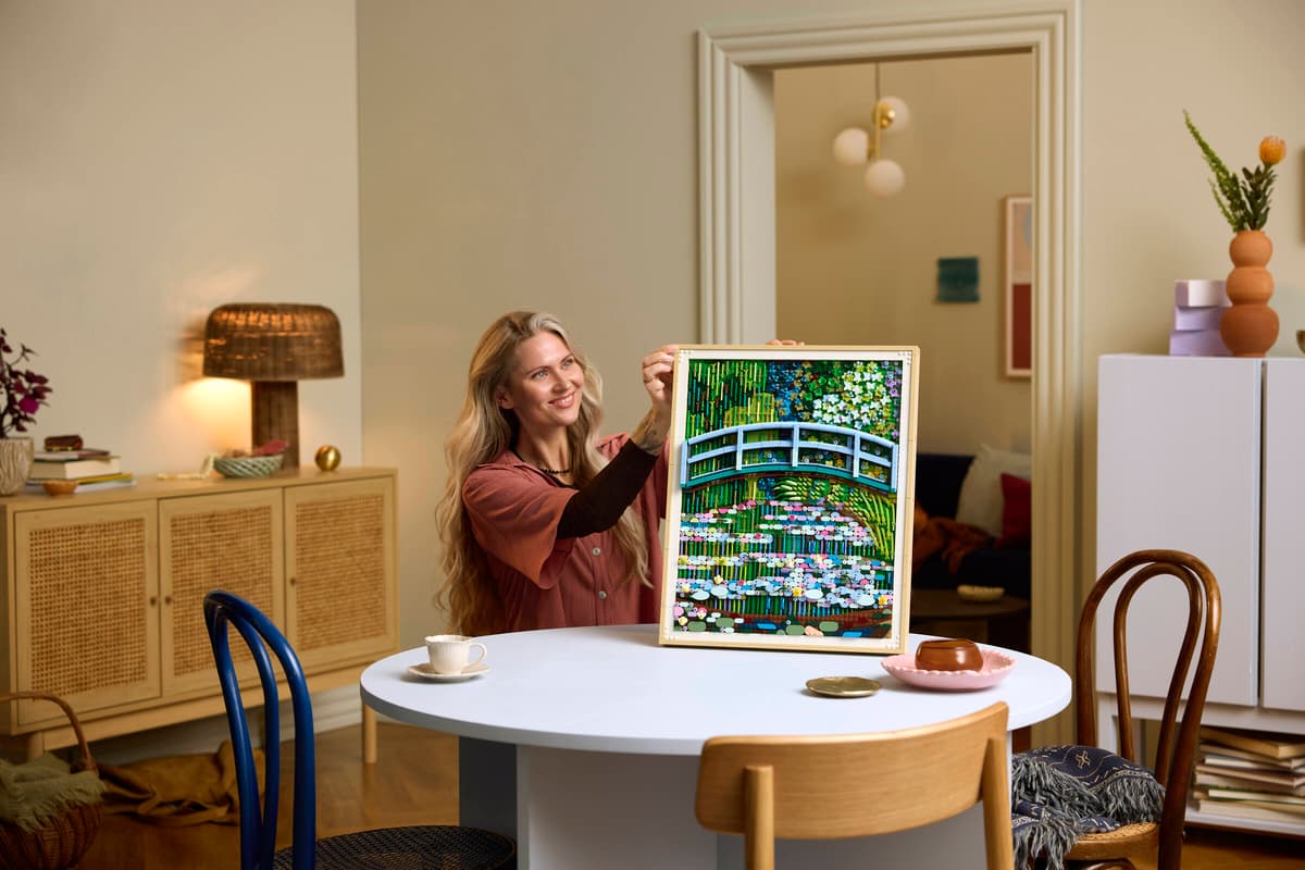 Lego Art Claude Monet – Bridge over a Pond of Water Lilies 31220