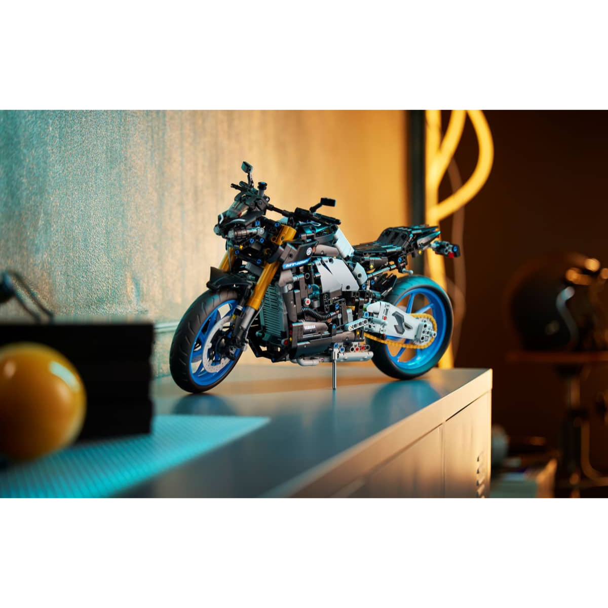 Lego Technic Yamaha MT-10 SP (42159) (Damaged Box)