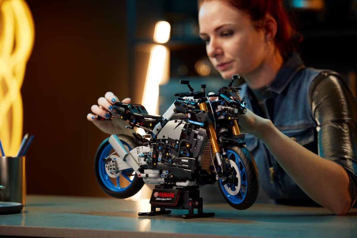 Lego Technic Yamaha MT-10 SP 42159 (Damaged Box)