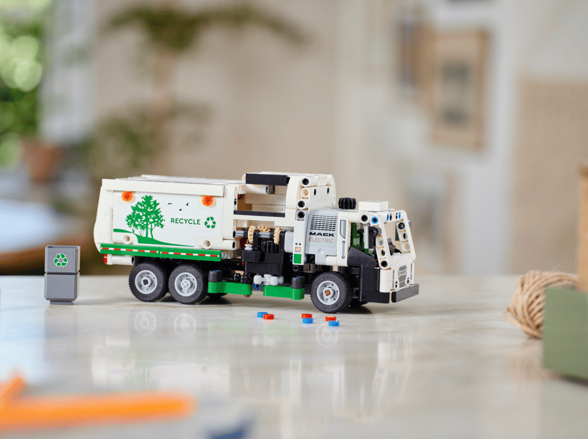 Lego 42167 Mack LR Electric Garbage Truck