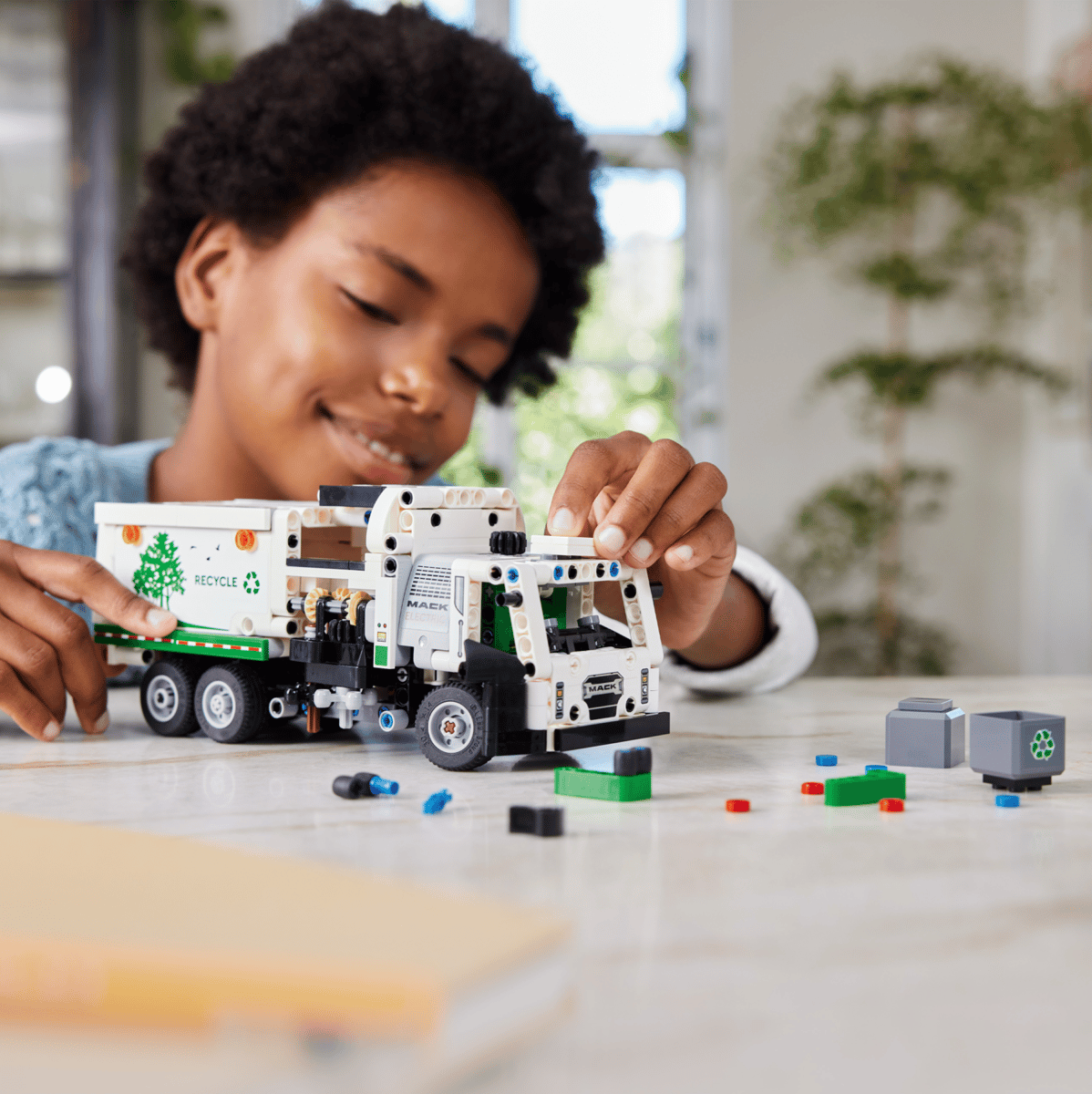 Lego 42167 Mack LR Electric Garbage Truck