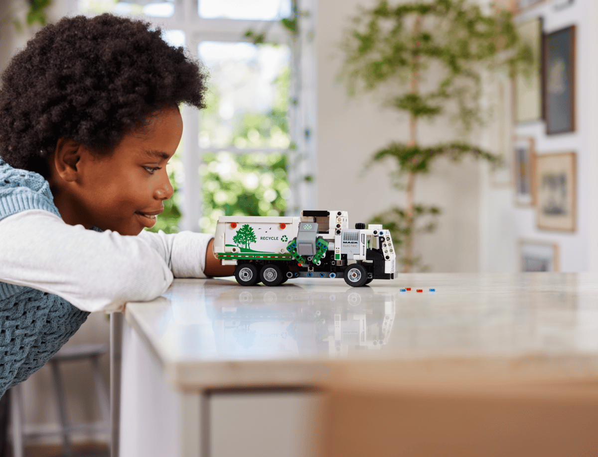 Lego 42167 Mack LR Electric Garbage Truck