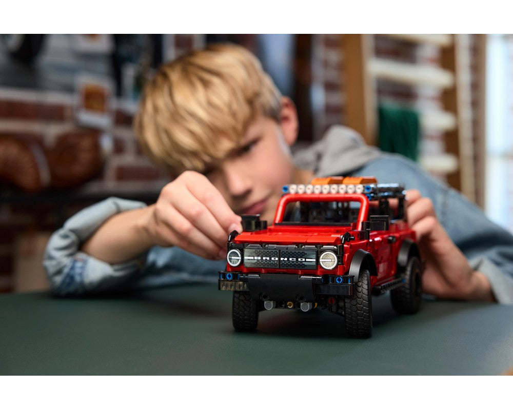Lego 42213 Ford Bronco SUV