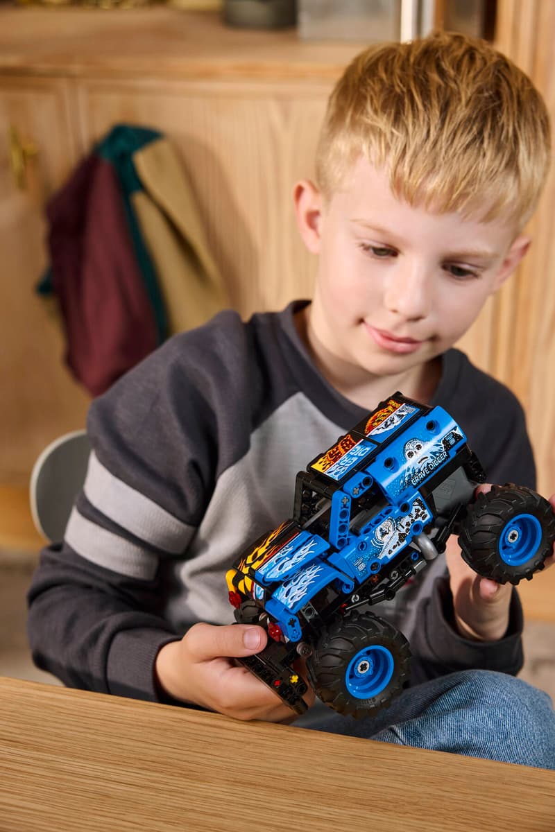Lego Technic Monster Jam™ Grave Digger™ Fire and Ice 42219