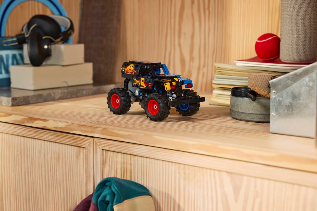 Lego Technic Monster Jam™ Grave Digger™ Fire and Ice 42219