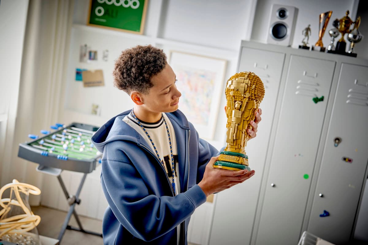 Lego Editions FIFA World Cup™ Official Trophy 43020