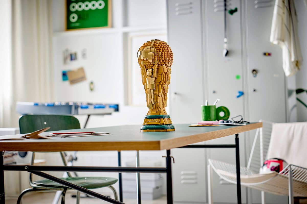 Lego Editions FIFA World Cup™ Official Trophy 43020