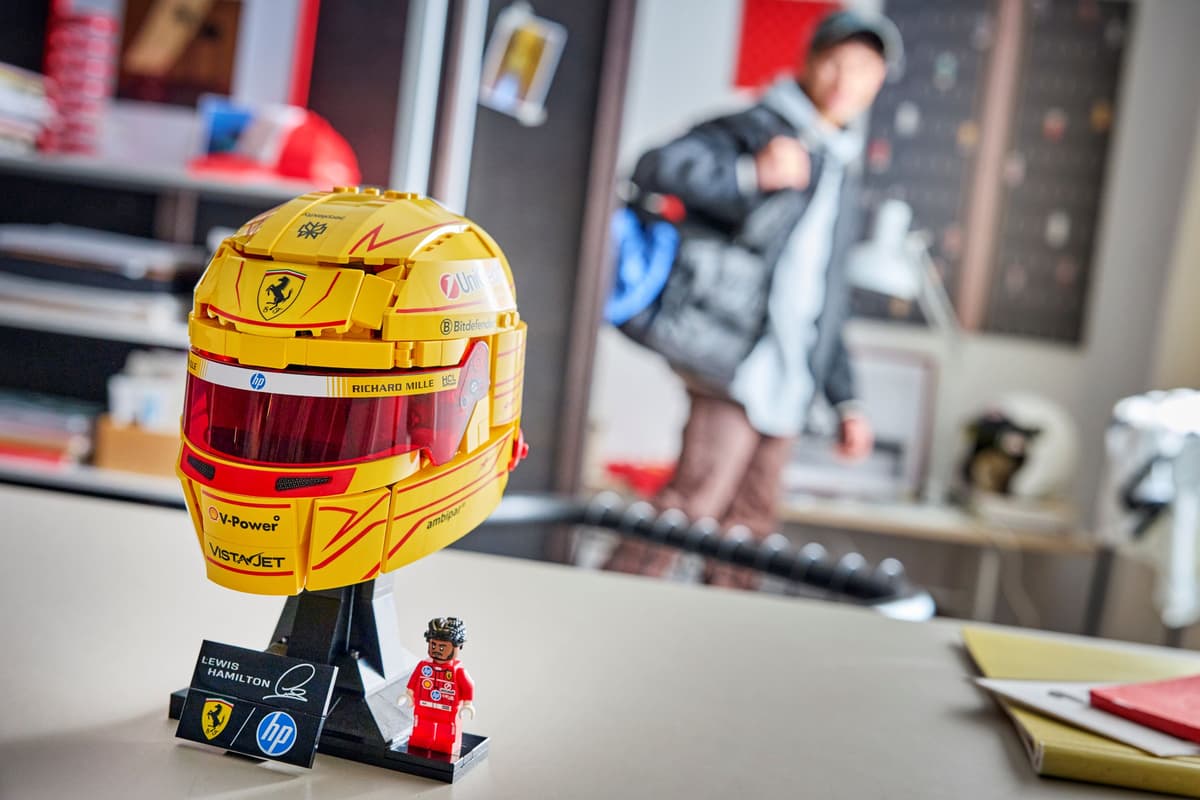 Lego Editions Scuderia Ferrari HP Lewis Hamilton Helmet 43022 Pre-Order