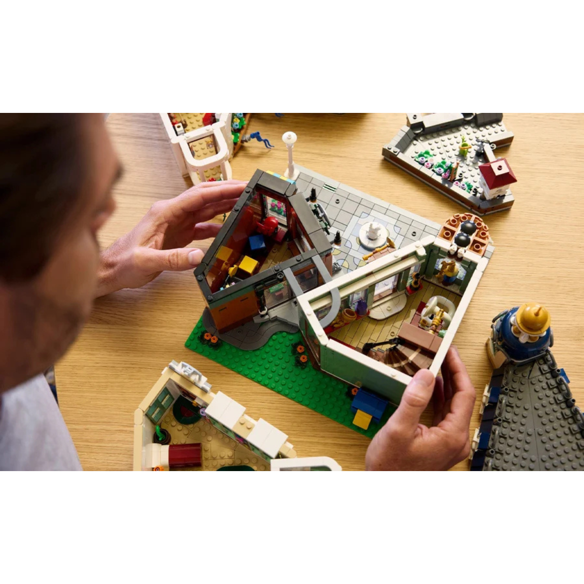 Lego Icons Shopping Street (11371)