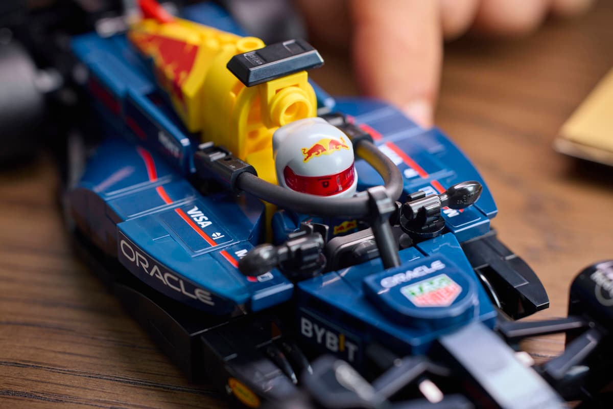 Lego 77243 Oracle Red Bull Racing RB20 F1 Race Car