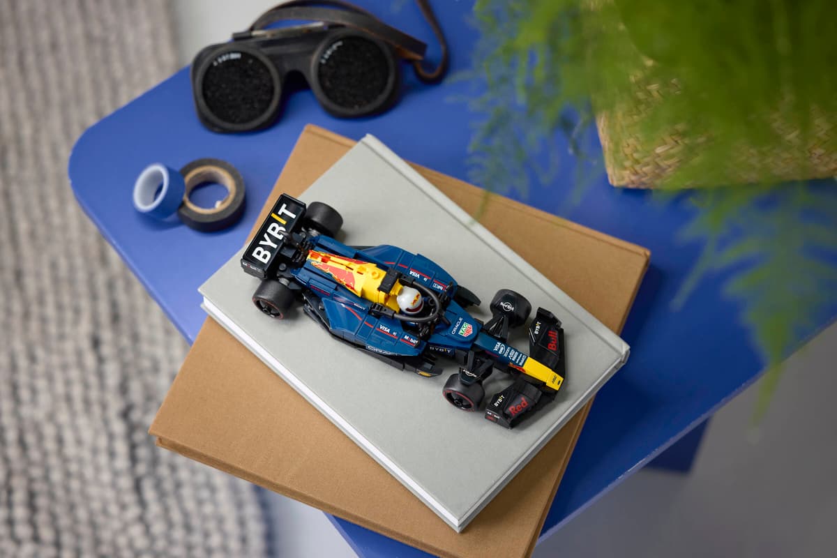 Lego 77243 Oracle Red Bull Racing RB20 F1 Race Car