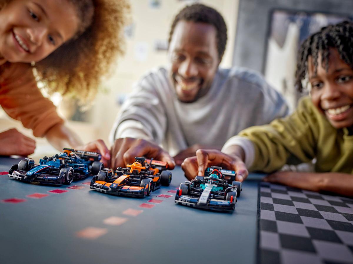 Lego Speed Champions Mercedes-AMG F1® W15 Race Car 77244