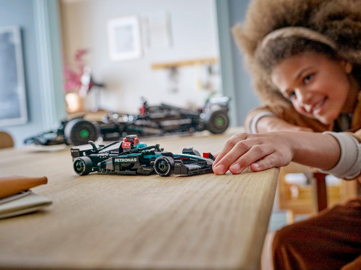 Lego Speed Champions Mercedes-AMG F1® W15 Race Car 77244
