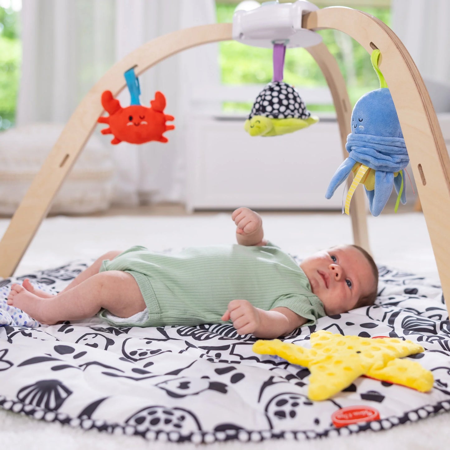 Melissa & Doug Ocean Easy-Fold Play Gym 30759