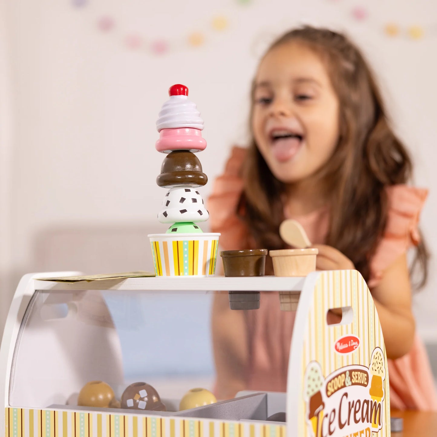 Melissa & Doug Scoop & Serve Ice Cream Counter (6074905)